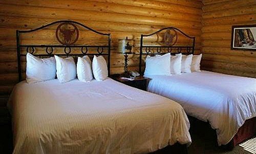 2 Queen Cabin in Cody, Wyoming